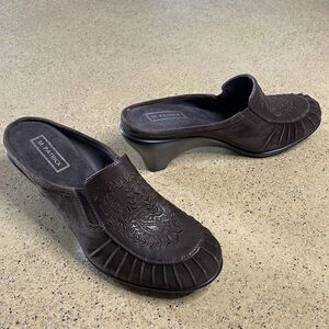 M. Patrick "Cara" Suede & Paisley Embroidered Leather Comfort Clogs Brown sz 6.5